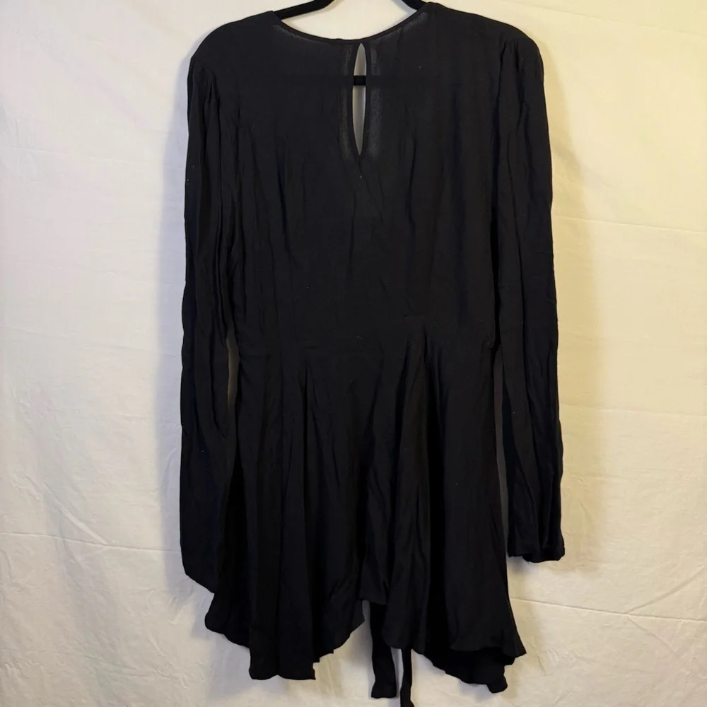 Free People Black Long Sleeve dress with Tie Front Women’s Size 8